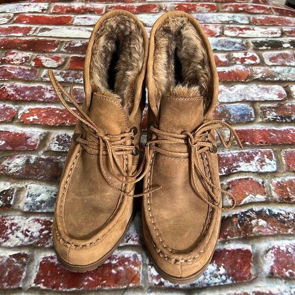 Audrey Brooke Brown suede booties - Picture 2 of 9